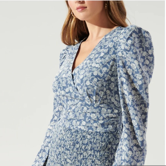 🆕️ Sugarlips Set of Top + Skirt with Smocked Waist in Blue & White Print. NWT - Picture 5 of 14